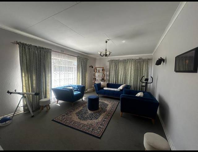 4 BEDROOM HOUSE FOR SALE IN KOSMOSPARK